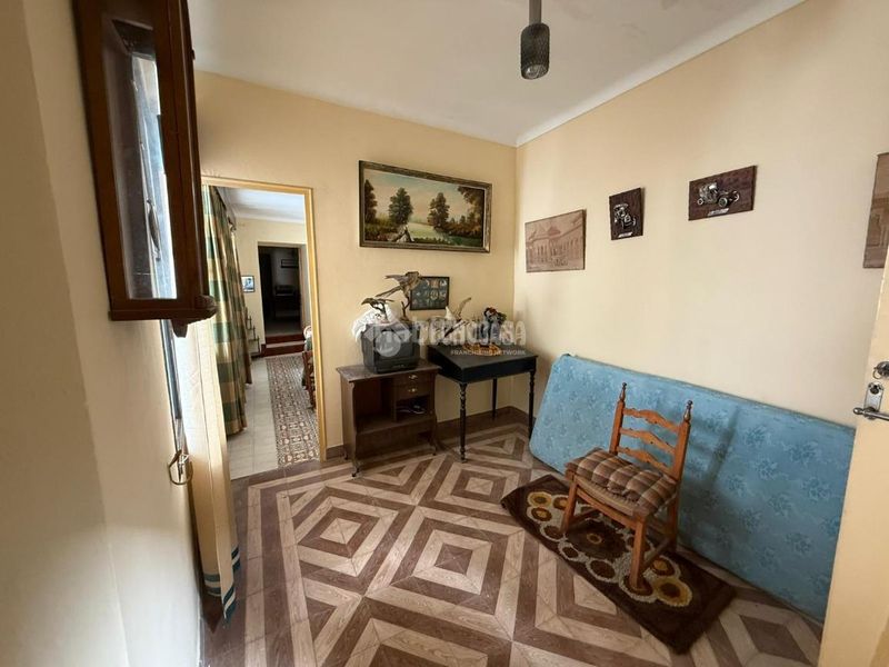 Foto 43030290-e7b9-49b0-95e5-b80cbf76f4ab. Casa aparellada a Arahal
