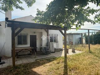 Country house  Llanoverde, urb. los olivares c/ pastora 5. Casa rural en venta en arahal