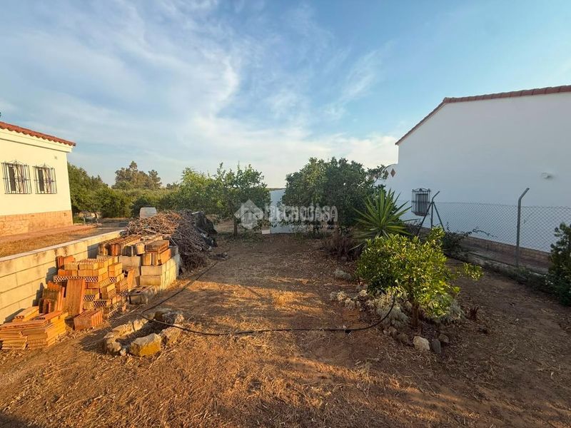 Foto cc6581a9-4c9e-4c02-9b4c-91530a314fb9. Masia amb calefacció aparcament a Arahal