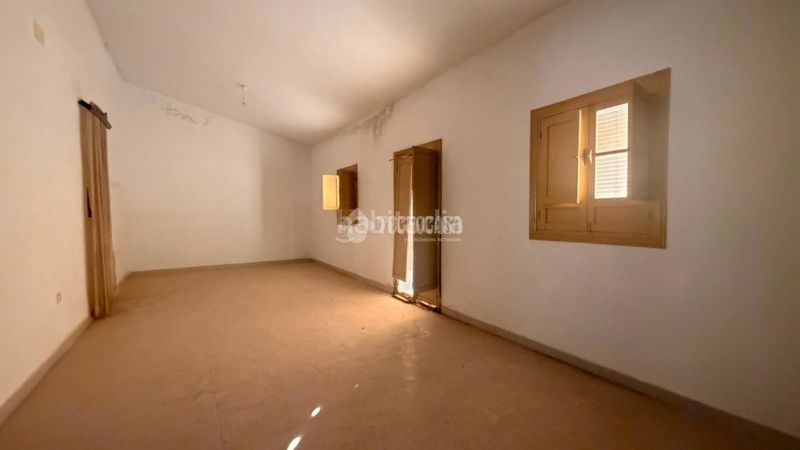 Foto edbf3d6f-3b0f-42a1-8ce8-3a6594e7cf6c. Casa a Lantejuela (La)