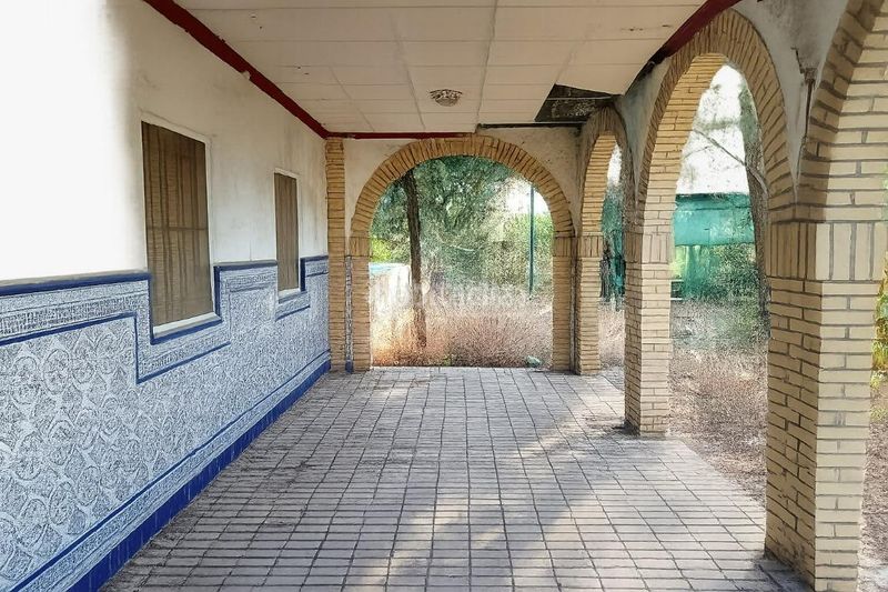 Foto 0172c168-e700-4a72-a676-450d38d3c8be. Masia amb piscina a Arahal