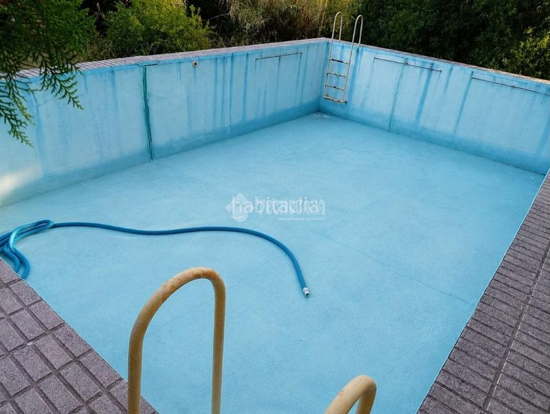 Foto 1e8a2d0e-90f2-4756-ab49-fb5648a104ea. Masia amb piscina a Arahal