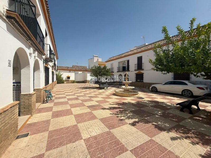 Foto c93b418c-818d-45b2-a93d-ae073df5619b. Casa aparellada amb calefacció a Puebla de Cazalla (La)