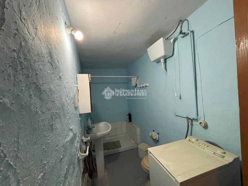 Foto bbd344ef-705b-4a43-bc85-23a5bdabc605. Casa aparellada a Osuna