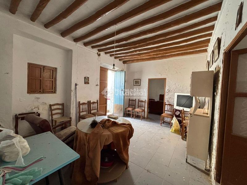 Foto cc8d4bfa-9d37-42f4-bf53-5d6174c645ff. Casa aparellada a Osuna