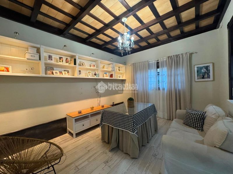 Foto 05cead10-570b-4c8d-aeda-5f39008d9143. Towny house with parking in Osuna
