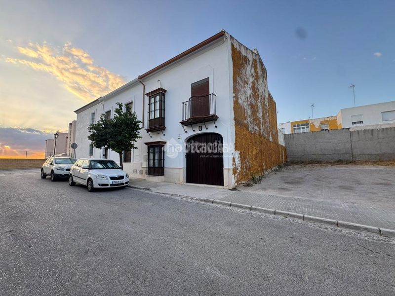 Foto 226979a6-c615-4d81-83b0-3348257a8ba8. Towny house with parking in Osuna