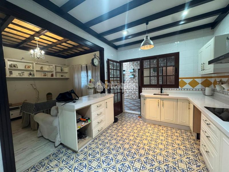 Foto 4e13756a-5cf8-4eac-ae6c-09ab600c3cd5. Towny house with parking in Osuna