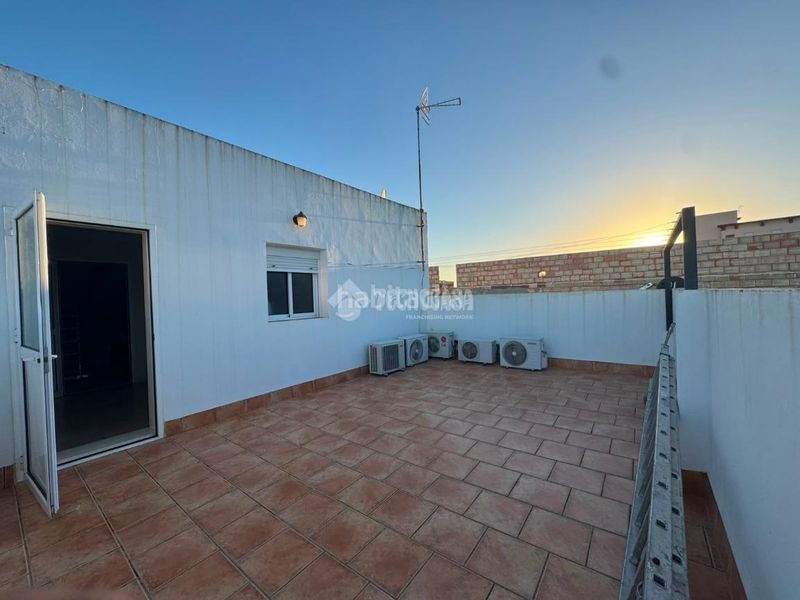 Foto 6b1f7b2b-0007-436e-80c7-335c10f24b17. Towny house with parking in Osuna