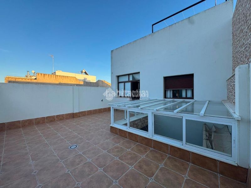 Foto 7096f88a-cd9f-4374-b05a-4f621fa38c81. Towny house with parking in Osuna