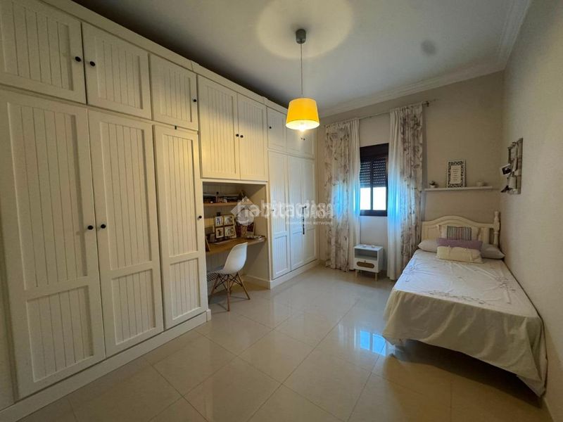 Foto 7ce869ff-ab99-4f54-b4f4-51659417b1c4. Towny house with parking in Osuna