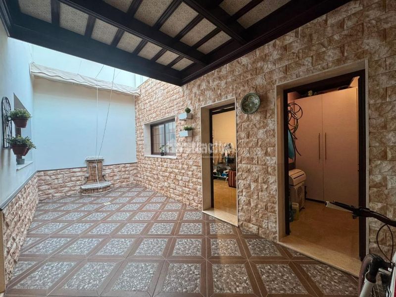 Foto a7a6e16b-fae5-4227-a920-e72adba85882. Towny house with parking in Osuna