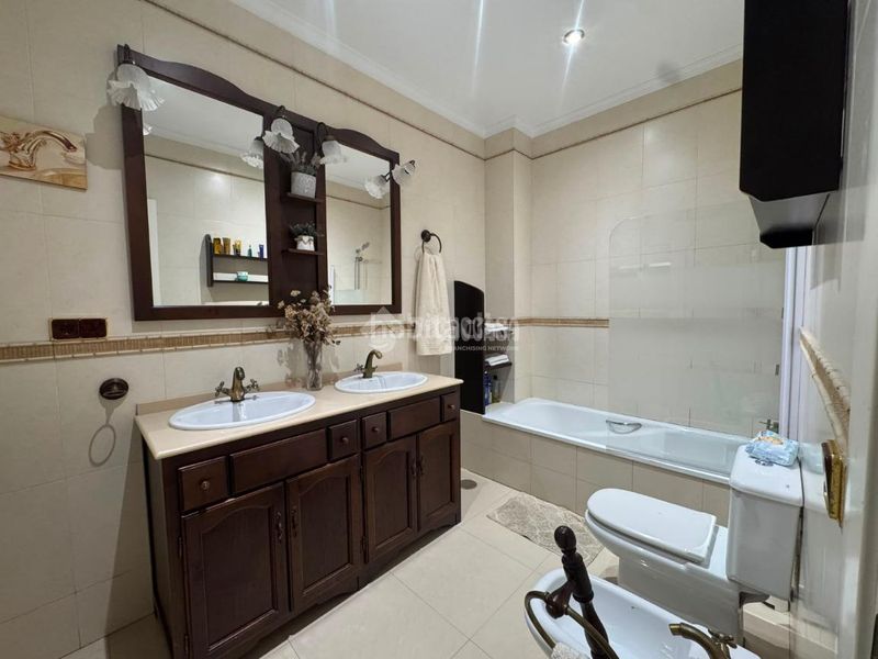 Foto b6557019-720f-4b10-9058-ecea74fdd4c8. Towny house with parking in Osuna