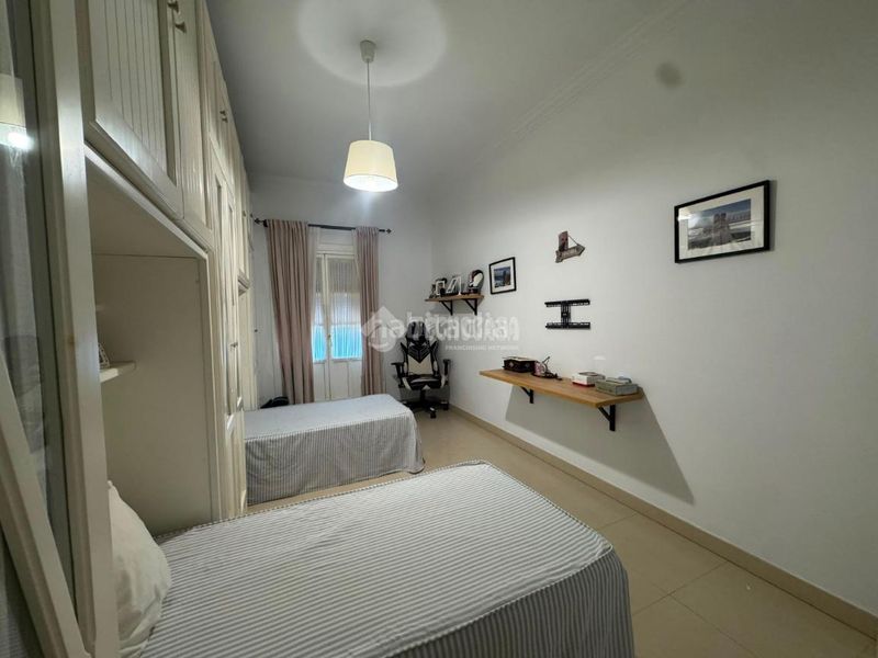Foto b7846671-c395-4936-9683-ee3294e94207. Towny house with parking in Osuna
