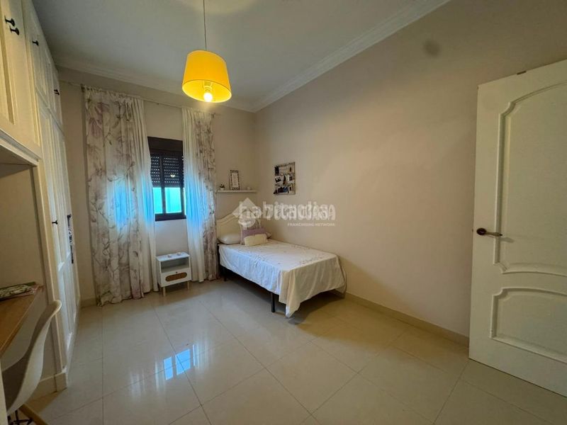 Foto c3ac1391-cb96-43b0-8a93-87cb8da47c59. Towny house with parking in Osuna