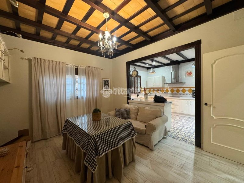Foto ea7c0126-1673-4d1e-9f31-ad63b2d74edf. Towny house with parking in Osuna