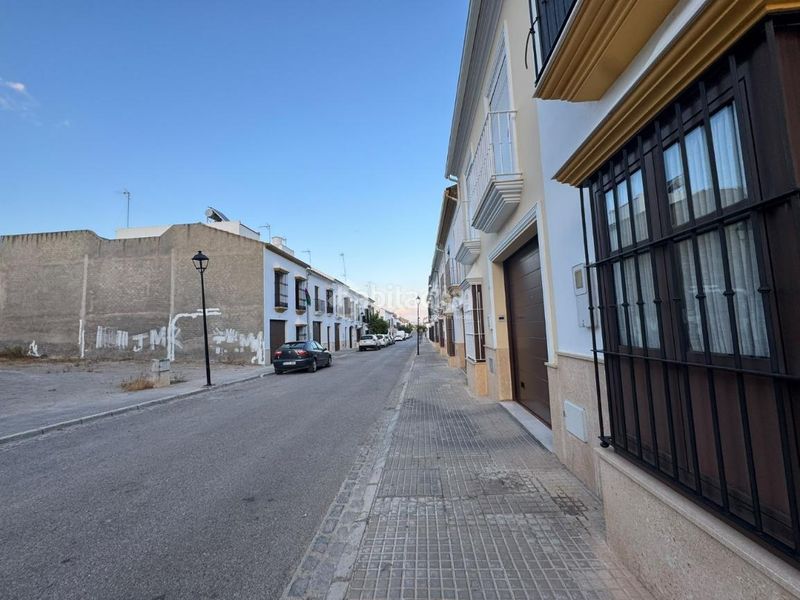 Foto fe38f65f-439b-4e47-93f3-806efa6b7a27. Towny house with parking in Osuna