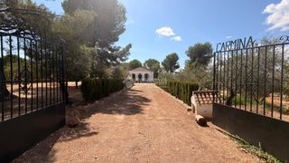 Country house  El algarrobo. Casa rural en venta en osuna
