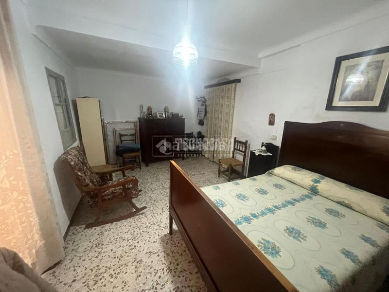 Foto 23731920-5f0d-476a-8167-dff56f8d3f5e. Casa amb aparcament a Osuna