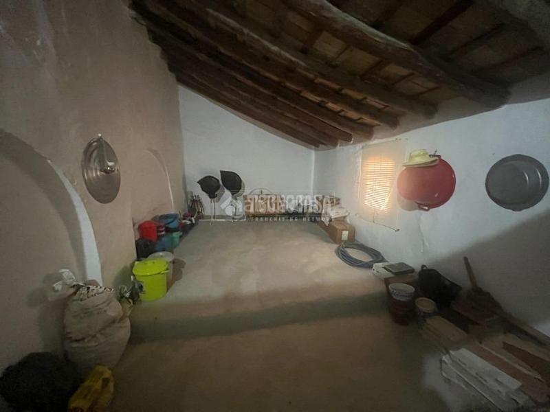 Foto a948e806-393b-428b-af41-9bea839872d0. Casa amb aparcament a Osuna