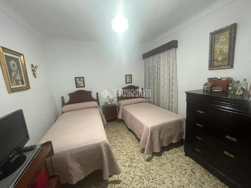 Foto f1cdb4c6-b5d7-4bb2-9d79-49f168bb2864. Casa amb aparcament a Osuna