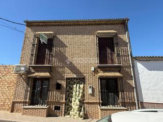 Maison  C. cristóbal colón. Casa en venta en la lantejuela
