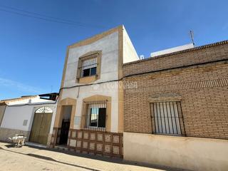 Casa pareada  C. la amistad. Casa en venta en la lantejuela