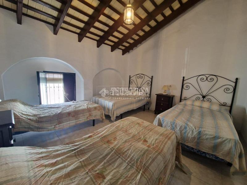 Foto bffb5e7f-4003-46b2-b33f-57e39bb90b55. Maison jumelée dans Osuna