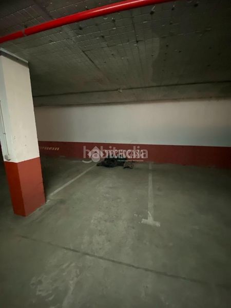 Foto a8dbb954-c418-4910-896d-e471b0620f0c. Aparcament cotxe a Sanlúcar la Mayor