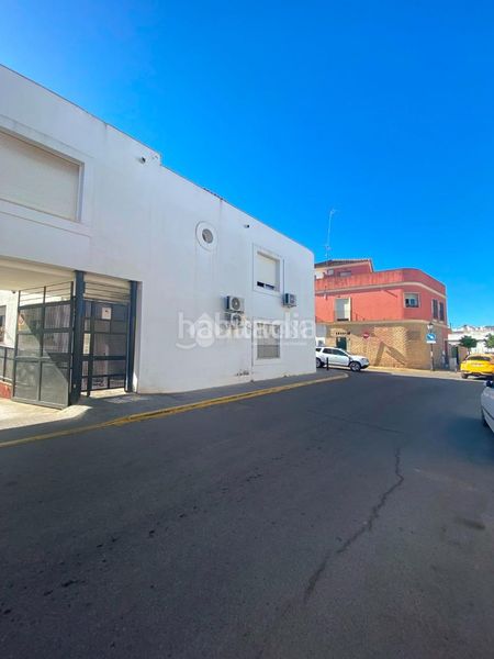 Foto d01c893e-a9e6-4b86-beb2-9a2c061f95e0. Aparcament cotxe a Sanlúcar la Mayor