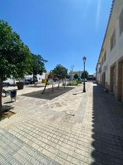 Doppelhaus in Sanlúcar la Mayor. Casa en venta en sanlúcar la mayor