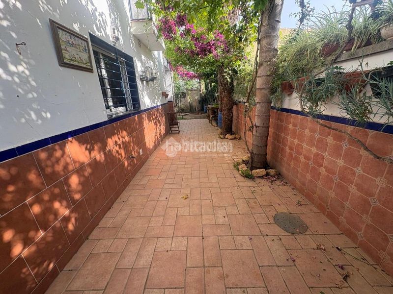 Foto 266a0786-1488-48ca-b0a2-c73bd9500637. Casa aparellada amb aparcament a Espartinas pueblo Espartinas