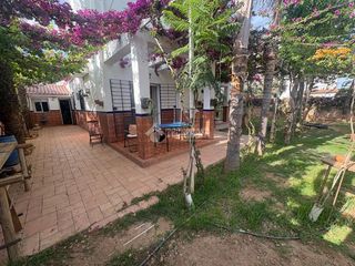 Doppelhaus in Espartinas Pueblo. Casa en venta en espartinas