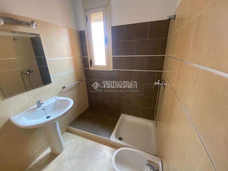 Foto 266e73c3-474f-4294-96c9-6a4a772e2a57. Casa pareada casa en venta en Sanlúcar la Mayor