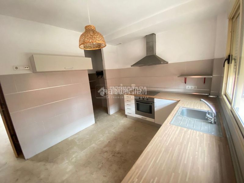 Foto 2c3e3ee6-5006-48d5-8f8d-66316a4e9af1. Casa pareada casa en venta en Sanlúcar la Mayor