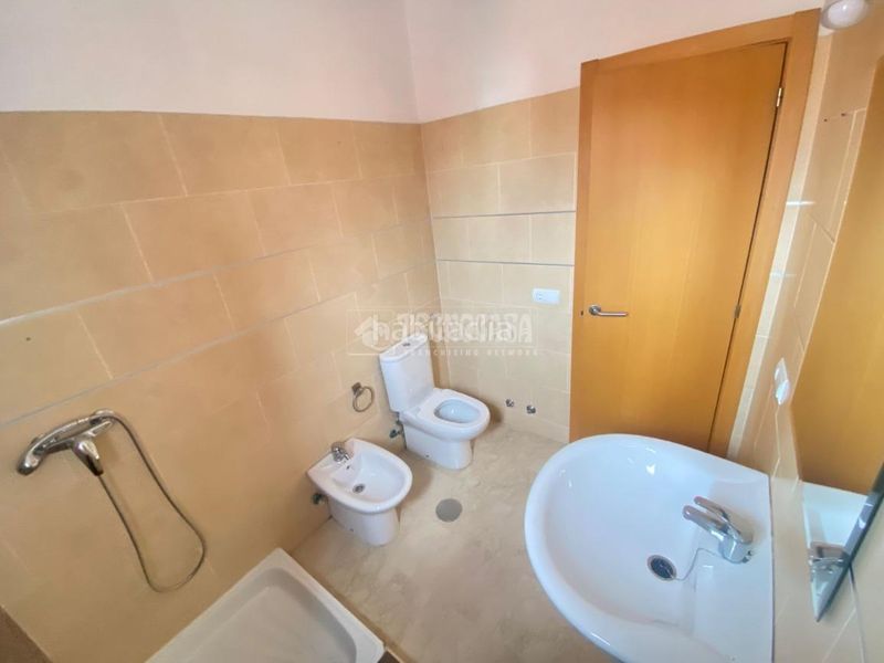 Foto 394a54b0-ddd3-42c8-a3fa-8c2500036252. Casa pareada casa en venta en Sanlúcar la Mayor