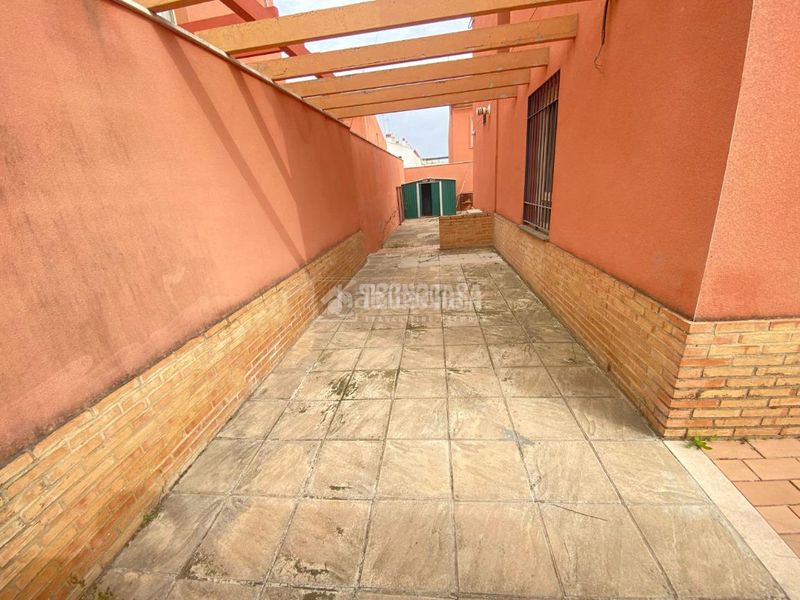Foto 9d2e6ace-56f3-4b3d-8c3c-c6b0cba66b70. Casa pareada casa en venta en Sanlúcar la Mayor