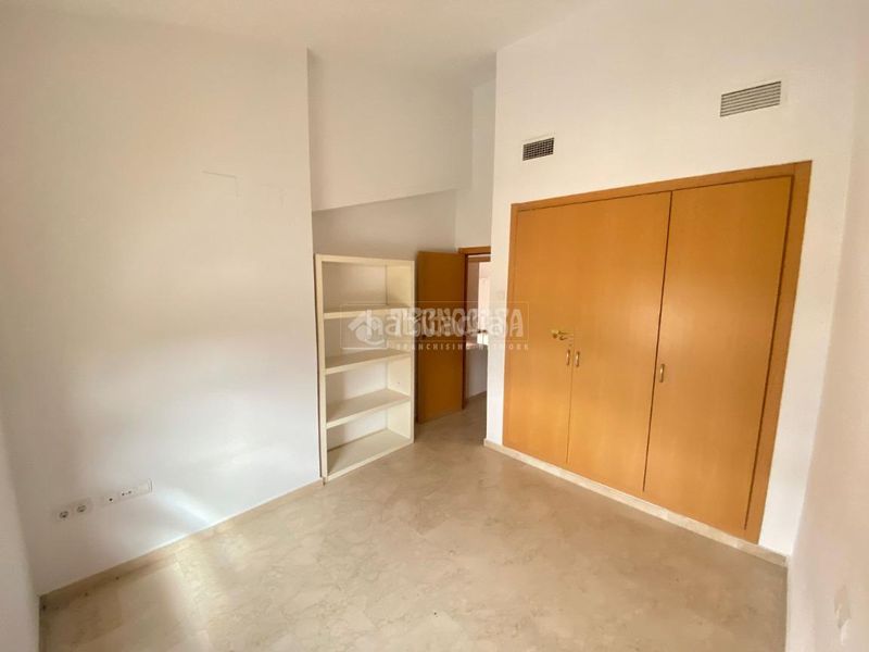 Foto a2834138-aaeb-40ad-85f8-24ac3d5d37cc. Casa pareada casa en venta en Sanlúcar la Mayor