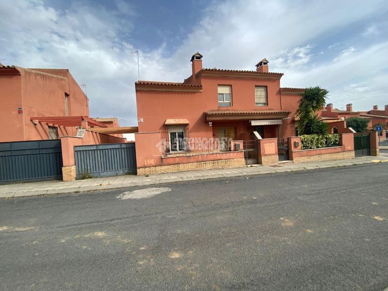 Foto c9169af9-3631-4881-b3b6-c42efac545e5. Casa pareada casa en venta en Sanlúcar la Mayor