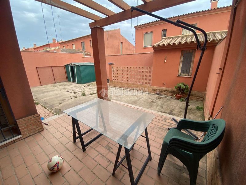 Foto f073106b-4274-417e-a0fd-e612c1182acc. Casa pareada casa en venta en Sanlúcar la Mayor