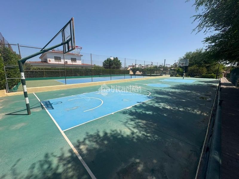 Foto 1150e88d-7313-43b4-8cf9-33bd7a7fe5e6. Casa a Espartinas pueblo Espartinas