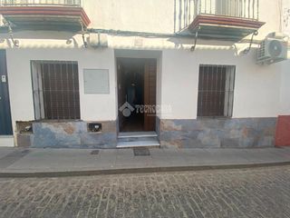 Casa aparellada a Sanlúcar la Mayor. Casa en venta en sanlúcar la mayor