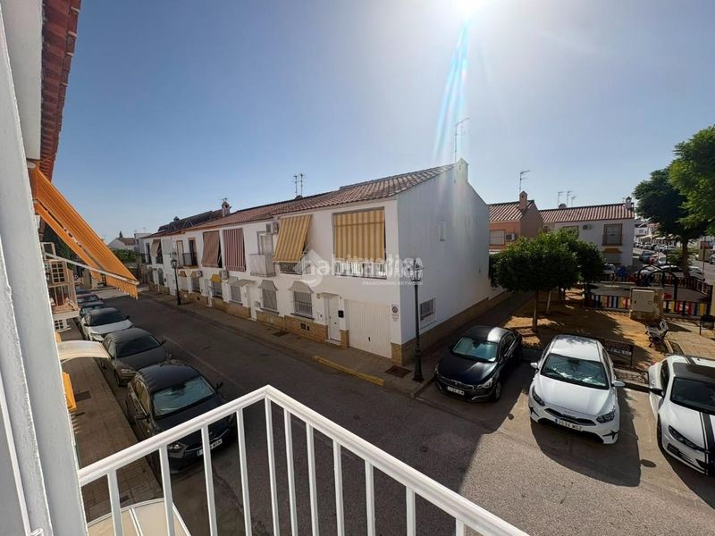 Foto 4f827011-a6e6-4b79-9901-1c446790c320. Casa aparellada a Umbrete