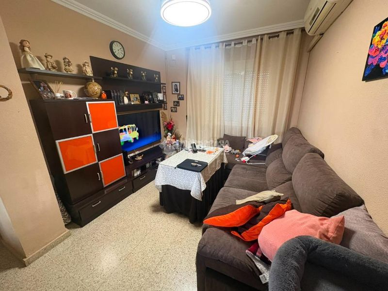 Foto 8f50ccbf-3e4e-4f8f-9bf3-d88a7d933b0f. Casa aparellada a Umbrete
