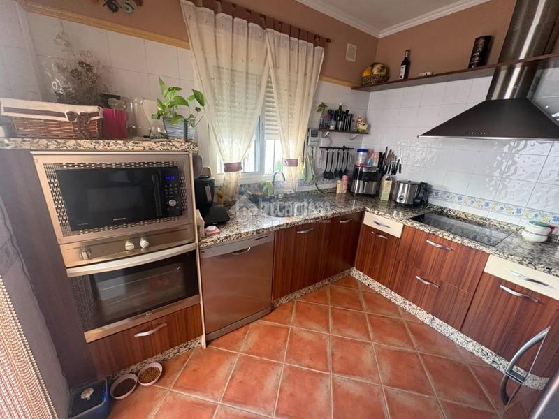 Foto a3850ec4-e60d-49cf-a797-293912a66bfb. Casa aparellada a Umbrete