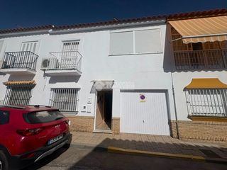 Doppelhaus in Umbrete. Casa en venta en umbrete
