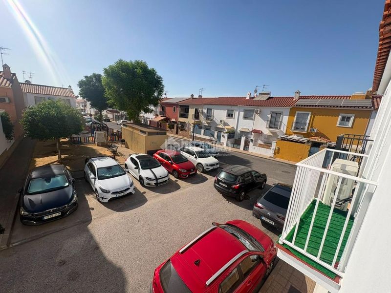 Foto c5b89255-e241-4c33-b019-5ed584648ad5. Casa aparellada a Umbrete