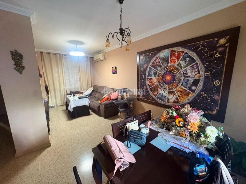 Foto cb3d61a4-db71-4bc3-b9f0-02cb88574195. Casa aparellada a Umbrete