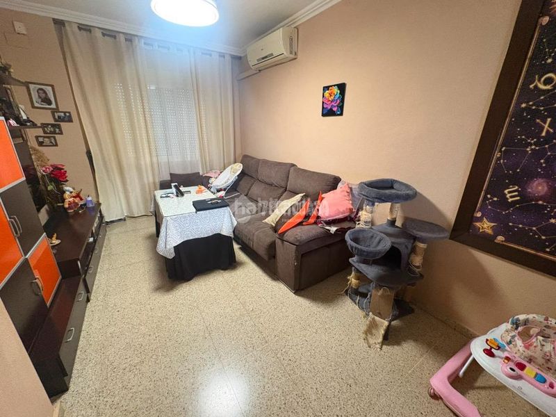 Foto d84eead1-3b52-4da6-89f1-c14facd24c42. Casa aparellada a Umbrete