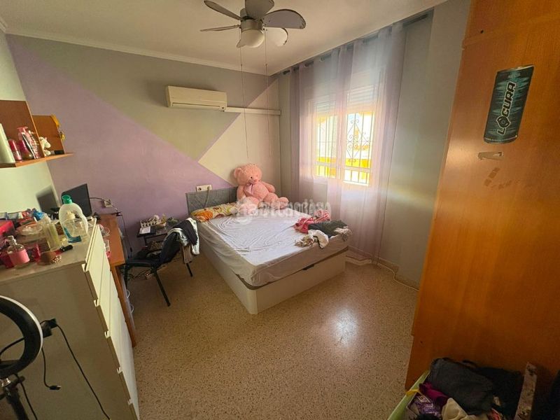 Foto e8615052-b264-482f-9ff6-70f37223d45e. Casa aparellada a Umbrete